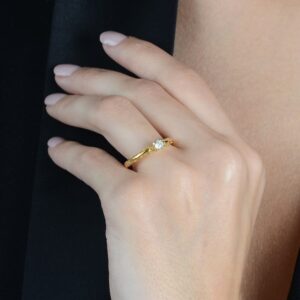 Anel Solitário Vazado com Pedra Zircônia Banhado a Ouro 24k